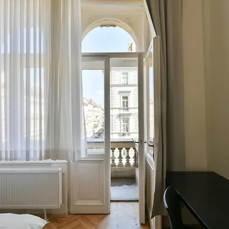 Wsp Petrin Garden 4*