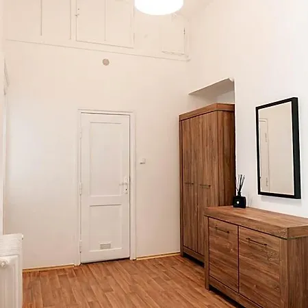 Apart-hotel Wsp Petrin Garden 4*