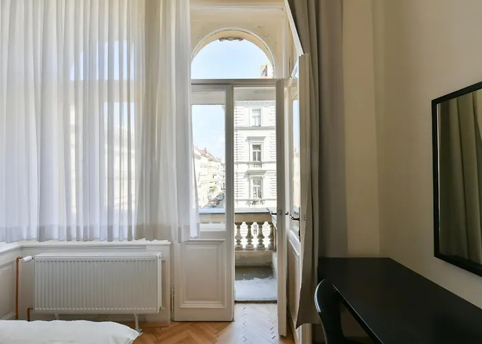 Wsp Petrin Garden 4*